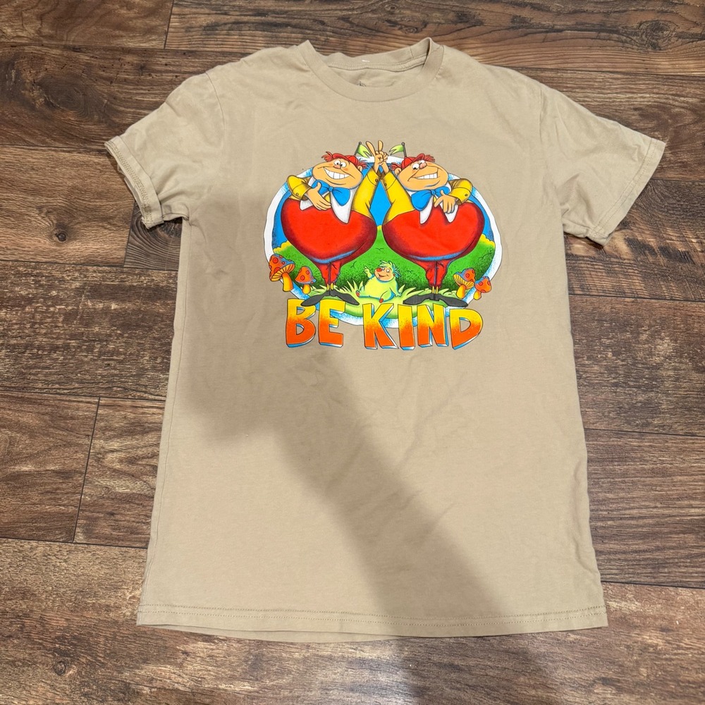 Disney Alice in Wonderland Tweedle Dee Dum Be Kind Tan Organic Cotton Shirt M